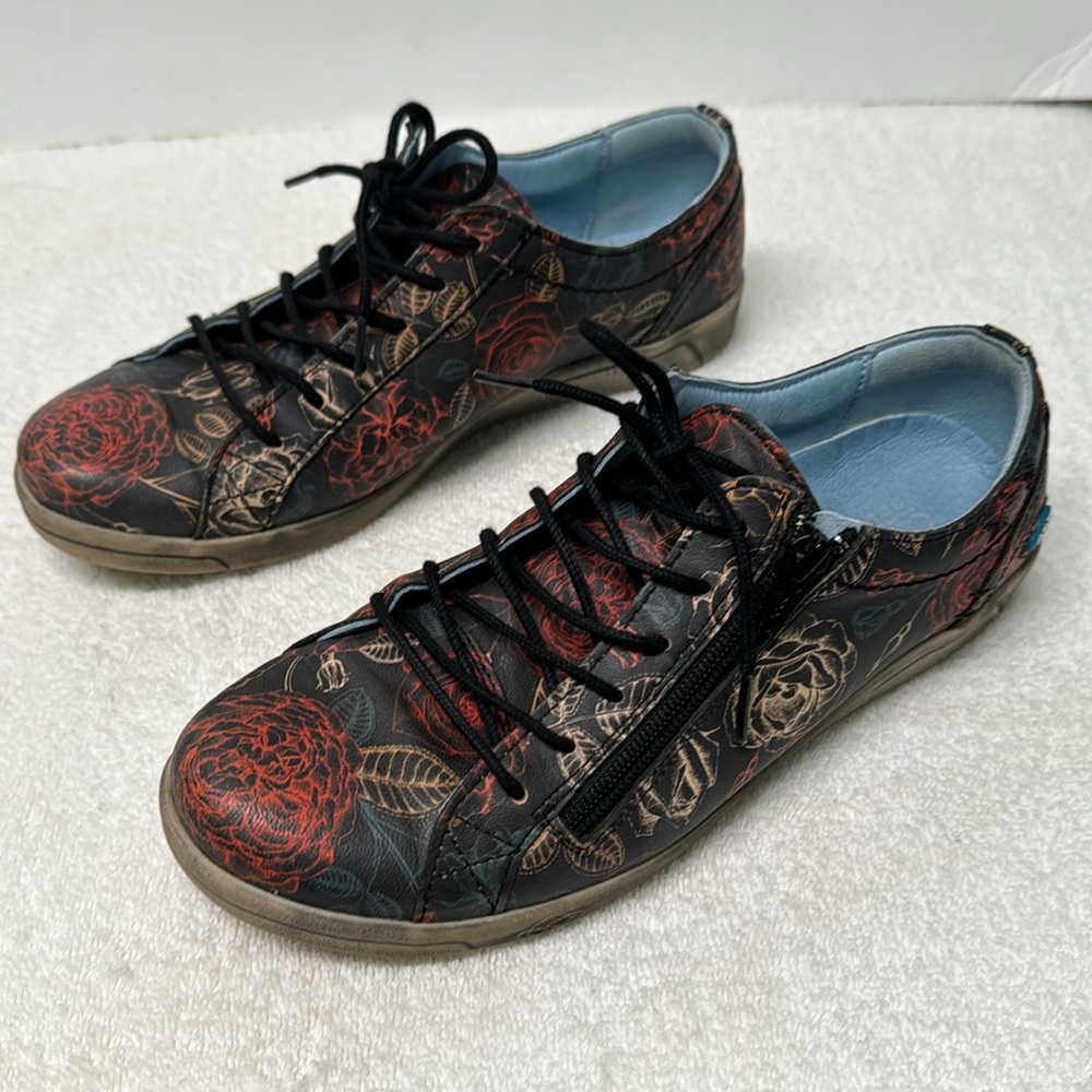 Cloud Aika Sneaker - image 1